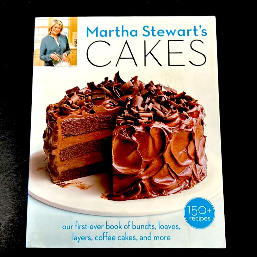2013 Martha Stewart’s CAKES   first edition soft cover 352 pages